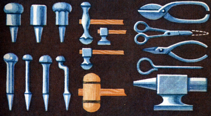 Приспособления и инстументы, применяемые при выколотке: опорные инструменты, выколоточные молотки, ножницы, круглогубцы, чертилка, наковальня
