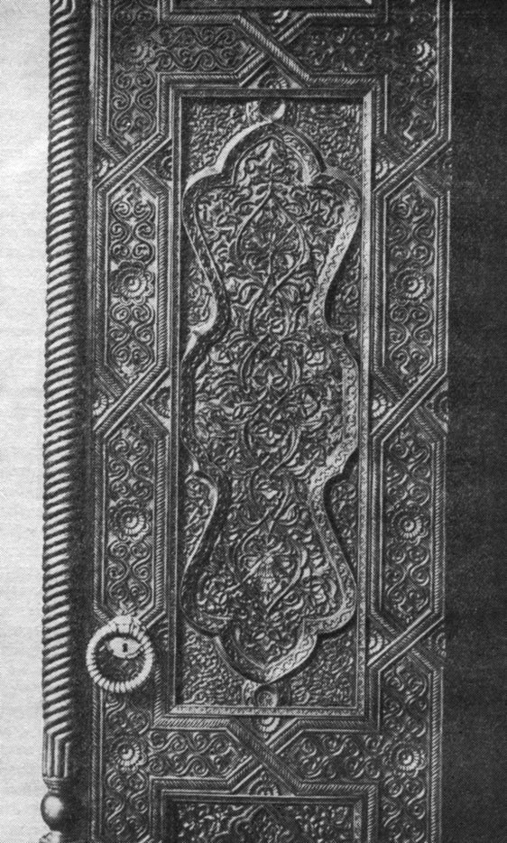 Рис 7. Фрагмент медной чеканной двери павильона Туркменской ССР на ВДНХ