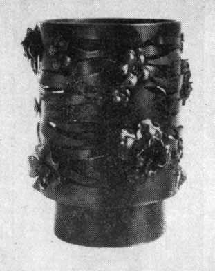 Рис. 35. Декоративная ваза. Автор Р. А. Израилов, 1976 г. МВХПУ
